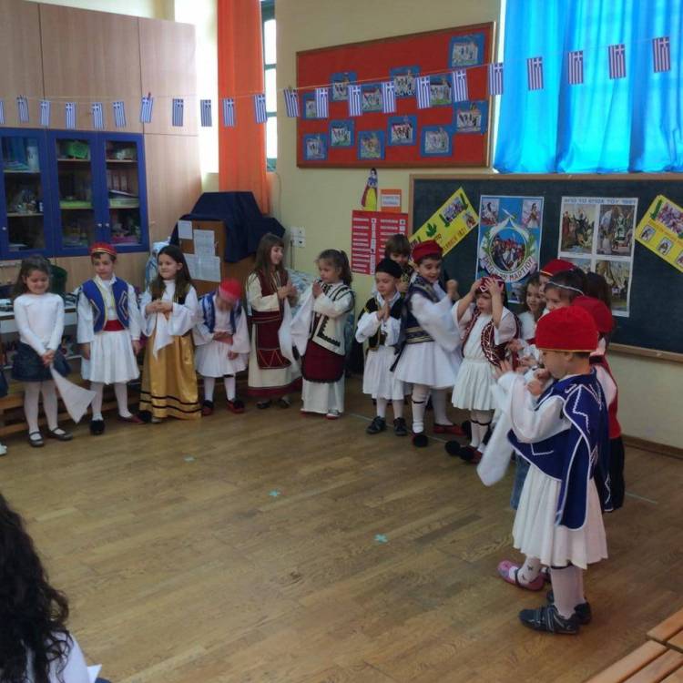 &Eta; &gamma;&iota;&omicron;&rho;&tau;ή &tau;&eta;&sigmaf; 25&eta;&sigmaf; &Mu;&alpha;&rho;&tau;ί&omicron;&upsilon; &sigma;&tau;&omicron; 1&omicron; &Nu;&eta;&pi;&iota;&alpha;&gamma;&omega;&gamma;&epsilon;ί&omicron; &Mu;ύ&rho;&iota;&nu;&alpha;&sigmaf; (photos)