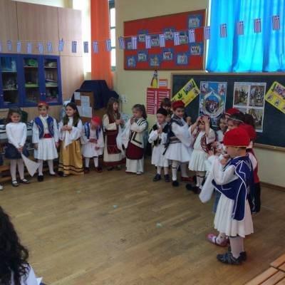 &Eta; &gamma;&iota;&omicron;&rho;&tau;ή &tau;&eta;&sigmaf; 25&eta;&sigmaf; &Mu;&alpha;&rho;&tau;ί&omicron;&upsilon; &sigma;&tau;&omicron; 1&omicron; &Nu;&eta;&pi;&iota;&alpha;&gamma;&omega;&gamma;&epsilon;ί&omicron; &Mu;ύ&rho;&iota;&nu;&alpha;&sigmaf; (photos)