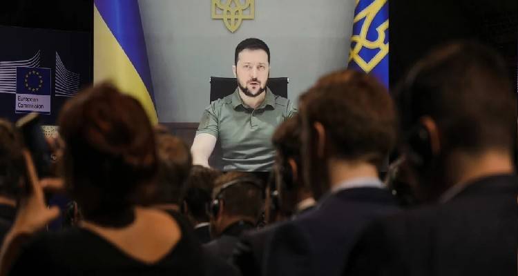 O Z&epsilon;&lambda;έ&nu;&sigma;&kappa;&iota; &pi;&alpha;&rho;&omicron;&upsilon;&sigma;ί&alpha;&sigma;&epsilon; &sigma;&tau;&eta;&nu; G20 &tau;&omicron; &sigma;&chi;έ&delta;&iota;&omicron; &gamma;&iota;&alpha; &tau;&eta; &lambda;ή&xi;&eta; &tau;&omicron;&upsilon; &pi;&omicron;&lambda;έ&mu;&omicron;&upsilon; -&Omicron;&iota; &tau;&rho;&epsilon;&iota;&sigmaf; &pi;&rho;&omicron;ϋ&pi;&omicron;&theta;έ&sigma;&epsilon;&iota;&sigmaf;