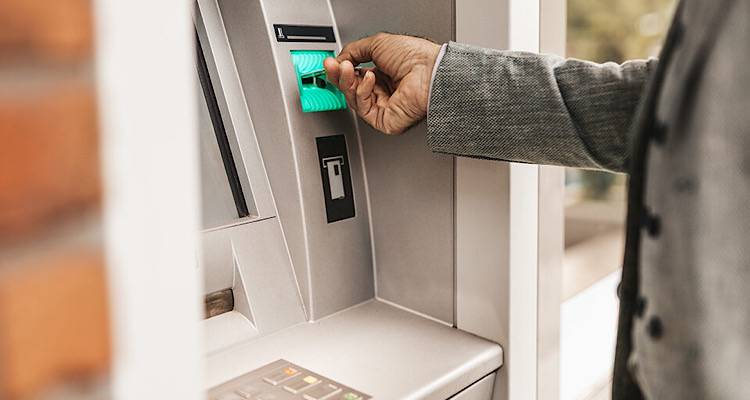 &Tau;&rho;ά&pi;&epsilon;&zeta;&epsilon;&sigmaf;: &Omicron;&iota; 12 &pi;&rho;&omicron;&mu;ή&theta;&epsilon;&iota;&epsilon;&sigmaf; &pi;&omicron;&upsilon; &pi;&epsilon;&rho;&nu;&omicron;ύ&nu; &alpha;&pi;ό &laquo;&kappa;ό&sigma;&kappa;&iota;&nu;&omicron;&raquo;