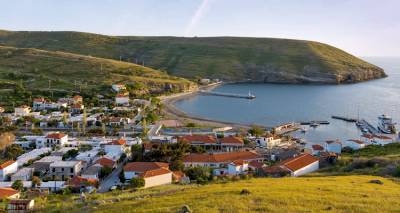 Ά&gamma;&iota;&omicron;&sigmaf; &Epsilon;&upsilon;&sigma;&tau;&rho;ά&tau;&iota;&omicron;&sigmaf;: &Kappa;&rho;&omicron;ύ&sigma;&mu;&alpha;&tau;&alpha; &alpha;&sigma;&upsilon;&nu;&epsilon;ί&delta;&eta;&tau;&omega;&nu; &pi;&omicron;&upsilon; &sigma;&kappa;&omicron;&tau;ώ&nu;&omicron;&upsilon;&nu; &alpha;&delta;έ&sigma;&pi;&omicron;&tau;&alpha; &mu;&epsilon; &phi;ό&lambda;&epsilon;&sigmaf; | &Kappa;&alpha;&tau;&alpha;&delta;&iota;&kappa;ά&zeta;&epsilon;&iota; &omicron; &Delta;ή&mu;&omicron;&sigmaf; &tau;&omicron;&upsilon; &nu;&eta;&sigma;&iota;&omicron;ύ