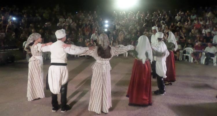&Mu;&epsilon; &mu;&iota;&alpha; &lambda;&alpha;&mu;&pi;&rho;ή &epsilon;&kappa;&delta;ή&lambda;&omega;&sigma;&eta; &alpha;&pi;&omicron;&chi;&alpha;&iota;&rho;έ&tau;&eta;&sigma;&epsilon; &eta; &Lambda;ή&mu;&nu;&omicron;&sigmaf; &tau;&eta; &Rho;&epsilon;&gamma;&kappa;ά&tau;&alpha; &Phi;&iota;&lambda;ί&alpha;&sigmaf; 2019 (photos)
