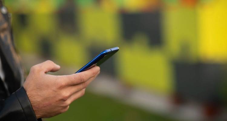 &Alpha;&pi;ά&tau;&eta; &mu;&epsilon; &delta;ό&lambda;&omega;&mu;&alpha; &delta;έ&mu;&alpha; &alpha;&pi;ό &tau;&alpha; &Epsilon;&Lambda;&Tau;&Alpha; | &Tau;&omicron; SMS &pi;&omicron;&upsilon; &sigma;&tau;έ&lambda;&nu;&omicron;&upsilon;&nu; &omicron;&iota; &epsilon;&pi;&iota;&tau;ή&delta;&epsilon;&iota;&omicron;&iota;