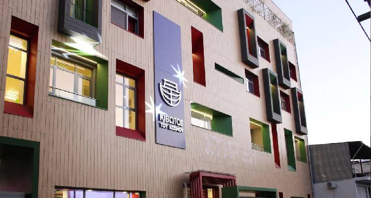 &Kappa;&iota;&beta;&omega;&tau;ό&sigmaf; &tau;&omicron;&upsilon; &Kappa;ό&sigma;&mu;&omicron;&upsilon;: &Eta; &kappa;&alpha;&tau;&alpha;&gamma;&gamma;&epsilon;&lambda;ί&alpha;-&sigma;&omicron;&kappa; &tau;&omicron;&upsilon; 18&chi;&rho;&omicron;&nu;&omicron;&upsilon; &gamma;&iota;&alpha; &alpha;&sigma;έ&lambda;&gamma;&epsilon;&iota;&alpha; &kappa;&alpha;&iota; &eta; &mu;&alpha;&rho;&tau;&upsilon;&rho;ί&alpha; &gamma;&iota;&alpha; &xi;&upsilon;&lambda;&omicron;&delta;&alpha;&rho;&mu;&omicron;ύ&sigmaf; &sigma;&tau;&omicron; &upsilon;&pi;ό&gamma;&epsilon;&iota;&omicron;