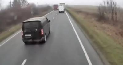 &laquo;&Kappa;ό&lambda;&lambda;&eta;&sigma;&epsilon; &tau;&omicron; Lane Assist, &mu;&pi;&lambda;ό&kappa;&alpha;&rho;&epsilon; &tau;&omicron; &tau;&iota;&mu;ό&nu;&iota;&raquo;: &Tau;&iota; &upsilon;&pi;&omicron;&sigma;&tau;&eta;&rho;ί&zeta;&epsilon;&iota; &epsilon;&pi;&iota;&zeta;ώ&nu; &tau;&omicron;&upsilon; &tau;&rho;&omicron;&chi;&alpha;ί&omicron;&upsilon; &tau;&omega;&nu; &omicron;&pi;&alpha;&delta;ώ&nu; &tau;&omicron;&upsilon; &Pi;&Alpha;&Omicron;&Kappa;