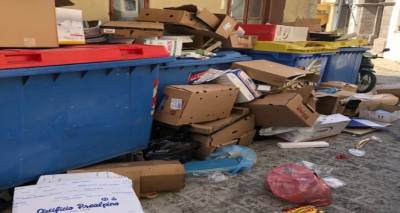 &Epsilon;&iota;&kappa;ό&nu;&epsilon;&sigmaf; &tau;&eta;&sigmaf; &Mu;ύ&rho;&iota;&nu;&alpha;&sigmaf; &pi;&omicron;&upsilon; &delta;&epsilon;&nu; &kappa;&omicron;&lambda;&alpha;&kappa;&epsilon;ύ&omicron;&upsilon;&nu;, &sigma;&tau;&eta;&nu; &kappa;&alpha;&rho;&delta;&iota;ά &tau;&omicron;&upsilon; &kappa;&alpha;&lambda;&omicron;&kappa;&alpha;&iota;&rho;&iota;&omicron;ύ