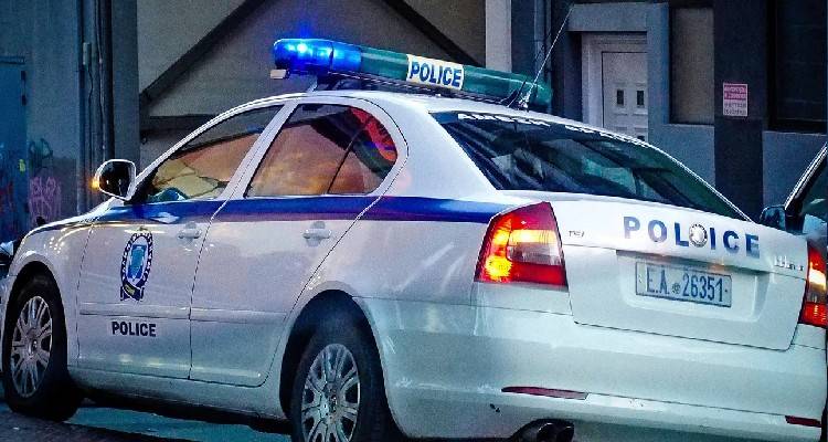 &Phi;&rho;ί&kappa;&eta; &sigma;&tau;&alpha; &Pi;&epsilon;&tau;&rho;ά&lambda;&omega;&nu;&alpha;: &Alpha;&delta;έ&lambda;&phi;&iota;&alpha; &kappa;&alpha;&tau;ή&gamma;&gamma;&epsilon;&iota;&lambda;&alpha;&nu; &tau;&omicron;&upsilon;&sigmaf; &gamma;&omicron;&nu;&epsilon;ί&sigmaf; &tau;&omicron;&upsilon;&sigmaf; | &laquo;&Mu;&epsilon; &beta;ί&alpha;&zeta;&epsilon; &omicron; &pi;&alpha;&tau;έ&rho;&alpha;&sigmaf; &mu;&omicron;&upsilon; &kappa;&alpha;&iota; 17 &alpha;&kappa;ό&mu;&eta; &phi;ί&lambda;&omicron;&iota; &tau;&omicron;&upsilon;&raquo;