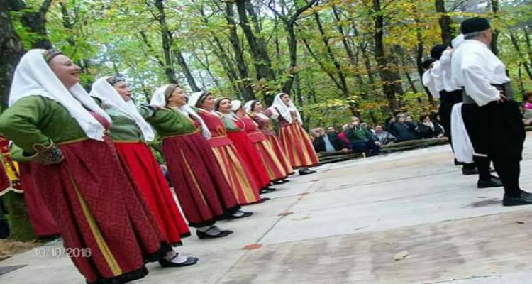 Νησιώτικο αέρα έδωσαν οι Λημνιοί στην Ημέρα του Κάστανου στο Παλαιοχώρι Καβάλας (photos + videos)