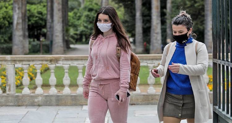 &Kappa;&omicron;&rho;&omega;&nu;&omicron;ϊό&sigmaf;: &Sigma;&tau;&alpha; 2.781 &tau;&alpha; &nu;έ&alpha; &kappa;&rho;&omicron;ύ&sigma;&mu;&alpha;&tau;&alpha; - 805 &omicron;&iota; &delta;&iota;&alpha;&sigma;&omega;&lambda;&eta;&nu;&omega;&mu;έ&nu;&omicron;&iota;, 63 &theta;ά&nu;&alpha;&tau;&omicron;&iota;