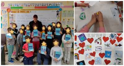 Ό&tau;&alpha;&nu; &omicron;&iota; &lambda;έ&xi;&epsilon;&iota;&sigmaf; &gamma;ί&nu;&omicron;&nu;&tau;&alpha;&iota; &delta;ώ&rho;&alpha;: &Mu;&iota;&alpha; &xi;&epsilon;&chi;&omega;&rho;&iota;&sigma;&tau;ή &pi;&omicron;&iota;&eta;&tau;&iota;&kappa;ή &sigma;&upsilon;&nu;ά&nu;&tau;&eta;&sigma;&eta; &sigma;&tau;&omicron; 2&omicron; &Delta;&eta;&mu;&omicron;&tau;&iota;&kappa;ό &Sigma;&chi;&omicron;&lambda;&epsilon;ί&omicron; &Mu;ύ&rho;&iota;&nu;&alpha;&sigmaf;