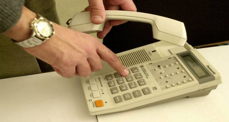 &laquo;&Alpha;&lambda;&alpha;&lambda;&omicron;ύ&mu;&raquo; &mu;&epsilon; &tau;&iota;&sigmaf; &tau;&eta;&lambda;&epsilon;&phi;&omega;&nu;&iota;&kappa;έ&sigmaf; &gamma;&rho;&alpha;&mu;&mu;έ&sigmaf; &tau;&omicron;&upsilon; &Omicron;&Tau;&Epsilon; &sigma;&tau;&omicron;&nu; Ά&gamma;&iota;&omicron; &Delta;&eta;&mu;ή&tau;&rho;&iota;&omicron;