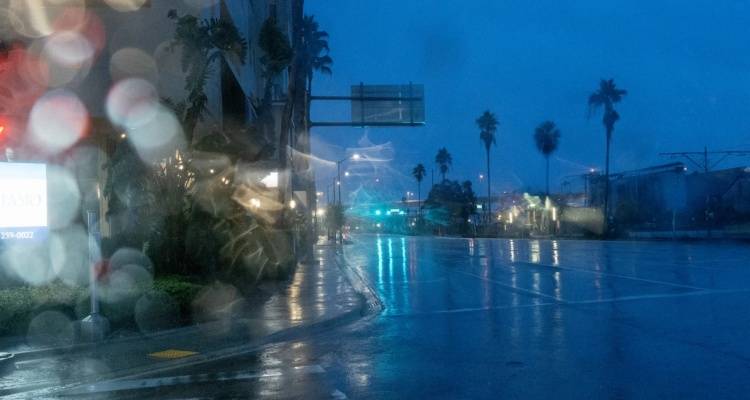 Η Φλόριντα κρατά την ανάσα της: Πλησιάζει ο κυκλώνας Μίλτον, φέρνοντας καταστροφή -«Γράψτε όνομα στο πόδι σας»