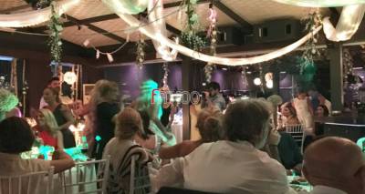 Φωτογραφίες από το γαμήλιο πάρτι του Γιάννη Βαρδή και της Νατάσας Σκαφιδά στη Λήμνο