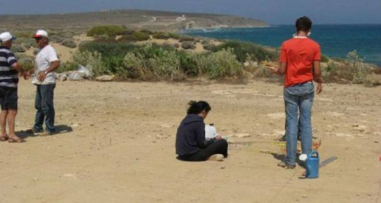 &Lambda;ή&mu;&nu;&omicron;&sigmaf;: &Eta; &mu;&omicron;&nu;&alpha;&delta;&iota;&kappa;ή &pi;&epsilon;&rho;&iota;&omicron;&chi;ή &sigma;&tau;&omicron; &Alpha;&iota;&gamma;&alpha;ί&omicron; &mu;&epsilon; &epsilon;&upsilon;&rho;ή&mu;&alpha;&tau;&alpha; &zeta;&omega;ή&sigmaf; &alpha;&pi;ό &tau;&omicron; 10.000 &pi;.&chi; (mp3)