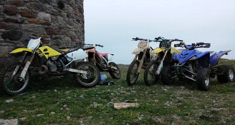 Motocross &sigma;&tau;&alpha; &beta;&omicron;&upsilon;&nu;ά &tau;&eta;&sigmaf; &Lambda;ή&mu;&nu;&omicron;&upsilon; (photos + video)
