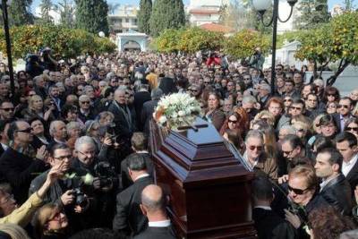 &Sigma;&upsilon;&gamma;&kappa;ί&nu;&eta;&sigma;&eta; &sigma;&tau;&eta;&nu; &kappa;&eta;&delta;&epsilon;ί&alpha; &tau;&eta;&sigmaf; &Tau;&zeta;έ&nu;&eta;&sigmaf; &Beta;ά&nu;&omicron;&upsilon;