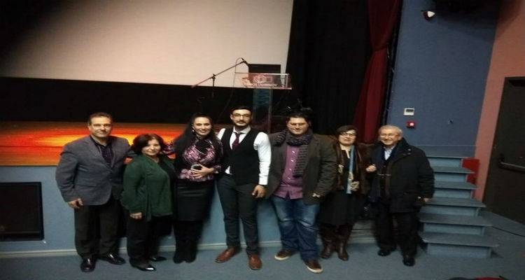 &laquo;&Sigma;&tau;&eta; &mu;&nu;ή&mu;&eta; &tau;&eta;&sigmaf; &Delta;ά&nu;&iota;&alpha;&sigmaf; &Gamma;&lambda;ί&nu;&tau;&zeta;&omicron;&upsilon;&raquo;