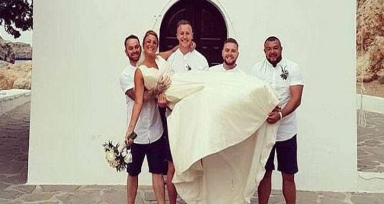 &laquo;&Alpha;&nu;&tau;έ&delta;&rho;&alpha;&sigma;&alpha;&nu; &upsilon;&pi;&epsilon;&rho;&beta;&omicron;&lambda;&iota;&kappa;ά &omicron;&iota; &Epsilon;&lambda;&lambda;&eta;&nu;&epsilon;&sigmaf;&raquo;: &Tau;&iota; &lambda;έ&epsilon;&iota; &tau;&omicron; &zeta;&epsilon;&upsilon;&gamma;ά&rho;&iota; &pi;&omicron;&upsilon; &pi;&rho;&omicron;&kappa;ά&lambda;&epsilon;&sigma;&epsilon; &sigma;ά&lambda;&omicron; &mu;&epsilon; &tau;&eta; &sigma;&epsilon;&xi;&iota;&sigma;&tau;&iota;&kappa;ή &phi;&omega;&tau;&omicron;&gamma;&rho;&alpha;&phi;ί&alpha; &sigma;&tau;&eta; &Rho;ό&delta;&omicron; (photos)