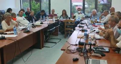 &Sigma;&tau;&eta; &Lambda;ή&mu;&nu;&omicron; &eta; &epsilon;&pi;ό&mu;&epsilon;&nu;&eta; &sigma;&upsilon;&nu;&epsilon;&delta;&rho;ί&alpha;&sigma;&eta; &tau;&omicron;&upsilon; &Pi;&epsilon;&rho;&iota;&phi;&epsilon;&rho;&epsilon;&iota;&alpha;&kappa;&omicron;ύ &Sigma;&upsilon;&mu;&beta;&omicron;&upsilon;&lambda;ί&omicron;&upsilon; | &Omicron;&rho;ί&sigma;&tau;&eta;&kappa;&epsilon; &gamma;&iota;&alpha; &tau;&iota;&sigmaf; 13 &Delta;&epsilon;&kappa;&epsilon;&mu;&beta;&rho;ί&omicron;&upsilon;