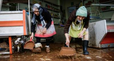 1&omicron; &kappa;&alpha;&iota; 2&omicron; &Delta;&eta;&mu;&omicron;&tau;&iota;&kappa;ό &Sigma;&chi;&omicron;&lambda;&epsilon;ί&omicron; &Mu;ύ&rho;&iota;&nu;&alpha;&sigmaf; &laquo;&alpha;&pi;&lambda;ώ&nu;&omicron;&upsilon;&nu;&raquo; &chi;έ&rho;&iota; &beta;&omicron;&eta;&theta;&epsilon;ί&alpha;&sigmaf; &sigma;&tau;&omicron;&upsilon;&sigmaf; &kappa;&alpha;&tau;&omicron;ί&kappa;&omicron;&upsilon;&sigmaf; &tau;&eta;&sigmaf; &Mu;ά&nu;&delta;&rho;&alpha;&sigmaf;