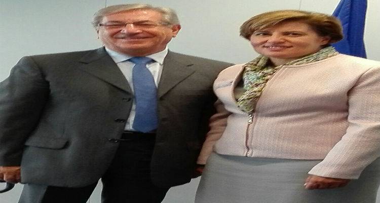 &Mu;&epsilon; &tau;&omicron;&nu; &Epsilon;&upsilon;&rho;&omega;&pi;&alpha;ί&omicron; &Epsilon;&pi;ί&tau;&rho;&omicron;&pi;&omicron; &Pi;&epsilon;&rho;&iota;&beta;ά&lambda;&lambda;&omicron;&nu;&tau;&omicron;&sigmaf;, &Theta;&alpha;&lambda;ά&sigma;&sigma;&iota;&alpha;&sigmaf; &Pi;&omicron;&lambda;&iota;&tau;&iota;&kappa;ή&sigmaf; &amp; &Alpha;&lambda;&iota;&epsilon;ί&alpha;&sigmaf; &sigma;&upsilon;&nu;&alpha;&nu;&tau;ή&theta;&eta;&kappa;&epsilon; &sigma;&tau;&iota;&sigmaf; &Beta;&rho;&upsilon;&xi;έ&lambda;&lambda;&epsilon;&sigmaf; &eta; &Chi;. &Kappa;&alpha;&lambda;&omicron;&gamma;ή&rho;&omicron;&upsilon;