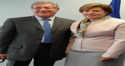 &Mu;&epsilon; &tau;&omicron;&nu; &Epsilon;&upsilon;&rho;&omega;&pi;&alpha;ί&omicron; &Epsilon;&pi;ί&tau;&rho;&omicron;&pi;&omicron; &Pi;&epsilon;&rho;&iota;&beta;ά&lambda;&lambda;&omicron;&nu;&tau;&omicron;&sigmaf;, &Theta;&alpha;&lambda;ά&sigma;&sigma;&iota;&alpha;&sigmaf; &Pi;&omicron;&lambda;&iota;&tau;&iota;&kappa;ή&sigmaf; &amp; &Alpha;&lambda;&iota;&epsilon;ί&alpha;&sigmaf; &sigma;&upsilon;&nu;&alpha;&nu;&tau;ή&theta;&eta;&kappa;&epsilon; &sigma;&tau;&iota;&sigmaf; &Beta;&rho;&upsilon;&xi;έ&lambda;&lambda;&epsilon;&sigmaf; &eta; &Chi;. &Kappa;&alpha;&lambda;&omicron;&gamma;ή&rho;&omicron;&upsilon;