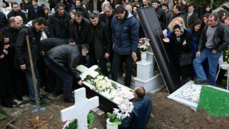 Έσπασαν καρδιές στην κηδεία του Νίκου Σαμαρά