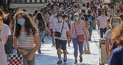 &Kappa;&omicron;&rho;&omega;&nu;&omicron;ϊό&sigmaf;: 4.698 &nu;έ&alpha; &kappa;&rho;&omicron;ύ&sigma;&mu;&alpha;&tau;&alpha;, 19 &theta;ά&nu;&alpha;&tau;&omicron;&iota; &kappa;&alpha;&iota; 210 &delta;&iota;&alpha;&sigma;&eta;&lambda;&omega;&nu;&eta;&mu;έ&nu;&omicron;&iota;
