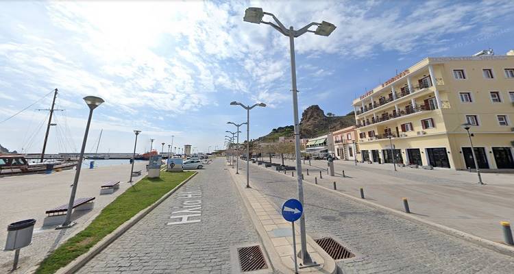 &Sigma;&epsilon; &mu;&iota;&alpha; &lambda;&omega;&rho;ί&delta;&alpha; &eta; &kappa;ί&nu;&eta;&sigma;&eta; &tau;&omega;&nu; &omicron;&chi;&eta;&mu;ά&tau;&omega;&nu; &sigma;&tau;&omicron; &pi;&alpha;&lambda;&iota;ό &lambda;&iota;&mu;ά&nu;&iota; &Mu;ύ&rho;&iota;&nu;&alpha;&sigmaf;