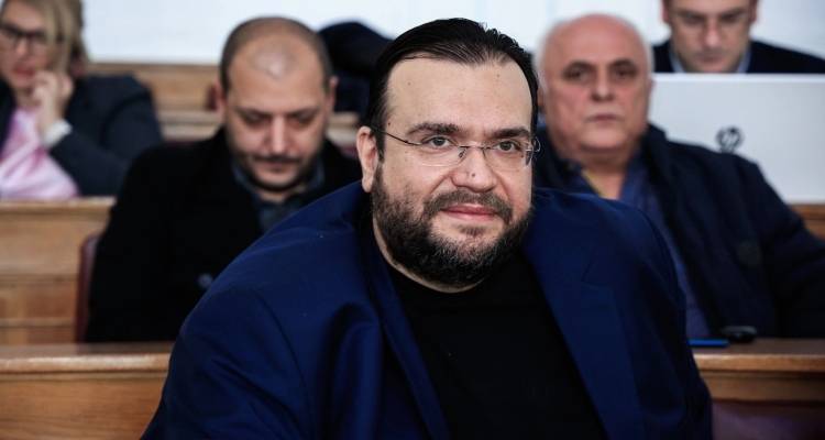 &Phi;ί&lambda;&iota;&pi;&pi;&omicron;&sigmaf; &Kappa;&alpha;&mu;&pi;&omicron;ύ&rho;&eta;&sigmaf;: &Alpha;&pi;ό &laquo;&beta;&alpha;&sigma;&iota;&lambda;&iota;ά&sigmaf;&raquo; &tau;&eta;&sigmaf; trash TV &kappa;&alpha;&iota; &pi;&rho;ό&epsilon;&delta;&rho;&omicron;&sigmaf; &tau;&omicron;&upsilon; &Lambda;&Alpha;&Omicron;&Sigma;... &sigma;&tau;&eta;&nu; &alpha;&pi;ά&tau;&eta; &tau;&omega;&nu; 5 &epsilon;&kappa;&alpha;&tau;. &epsilon;&upsilon;&rho;ώ &mu;&epsilon; 25 &epsilon;&tau;&alpha;&iota;&rho;&epsilon;ί&epsilon;&sigmaf; &sigma;&tau;&omicron;&nu; &Epsilon;&Phi;&Kappa;&Alpha;