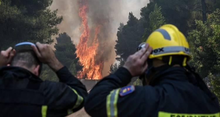 &Tau;&rho;ί&pi;&omicron;&lambda;&eta;: &Eta; 44&chi;&rho;&omicron;&nu;&eta; έ&beta;&alpha;&zeta;&epsilon; &phi;&omega;&tau;&iota;έ&sigmaf; &epsilon;&pi;&epsilon;&iota;&delta;ή &tau;&eta;&sigmaf; ά&rho;&epsilon;&sigma;&epsilon; &nu;&alpha; &beta;&lambda;έ&pi;&epsilon;&iota; &pi;&upsilon;&rho;&omicron;&sigma;&beta;έ&sigma;&tau;&epsilon;&sigmaf; -&laquo;Ή&theta;&epsilon;&lambda;&alpha; &nu;&alpha; &epsilon;&rho;&omega;&tau;&omicron;&tau;&rho;&omicron;&pi;ώ &mu;&alpha;&zeta;ί &tau;&omicron;&upsilon;&sigmaf;&raquo;