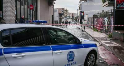 &Gamma;&kappa;ά&zeta;&iota;: &Omicron;&iota; 3 &Kappa;&rho;&eta;&tau;&iota;&kappa;&omicron;ί &tau;&sigma;&alpha;&kappa;ώ&theta;&eta;&kappa;&alpha;&nu; &mu;&epsilon; &tau;&omicron;&upsilon;&sigmaf; &epsilon;&pi;&iota;&beta;&alpha;ί&nu;&omicron;&nu;&tau;&epsilon;&sigmaf; &tau;&omicron;&upsilon; &tau;&zeta;&iota;&pi; -&Kappa;&alpha;&tau;έ&beta;&eta;&kappa;&alpha;&nu;, &tau;&omicron;&upsilon;&sigmaf; &chi;&tau;ύ&pi;&eta;&sigma;&alpha;&nu; &kappa;&alpha;&iota; &tau;&omicron;&upsilon;&sigmaf; &pi;&upsilon;&rho;&omicron;&beta;ό&lambda;&eta;&sigma;&alpha;&nu;