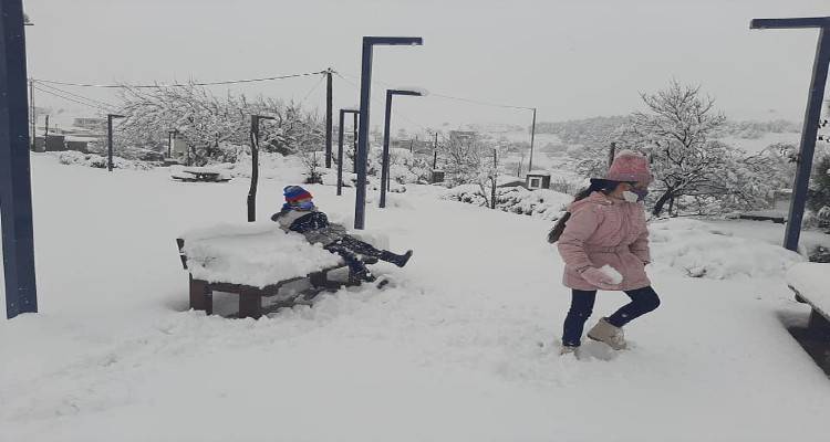 &Lambda;ή&mu;&nu;&omicron;&sigmaf;: &Pi;&rho;&omicron;&sigmaf; &kappa;&lambda;&epsilon;ί&sigma;&iota;&mu;&omicron; &tau;&alpha; &sigma;&chi;&omicron;&lambda;&epsilon;ί&alpha;