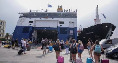 &Alpha;&upsilon;&xi;&eta;&mu;έ&nu;&eta; &eta; &kappa;ί&nu;&eta;&sigma;&eta; &sigma;&tau;&alpha; &lambda;&iota;&mu;ά&nu;&iota;&alpha; &Pi;&epsilon;&iota;&rho;&alpha;&iota;ά, &Rho;&alpha;&phi;ή&nu;&alpha;&sigmaf;, &Lambda;&alpha;&upsilon;&rho;ί&omicron;&upsilon;: &Pi;ά&nu;&omega; &alpha;&pi;ό 45.000 &epsilon;&pi;&iota;&beta;ά&tau;&epsilon;&sigmaf; &alpha;&nu;&alpha;&chi;ώ&rho;&eta;&sigma;&alpha;&nu; &tau;&eta;&nu; &Pi;&alpha;&rho;&alpha;&sigma;&kappa;&epsilon;&upsilon;ή