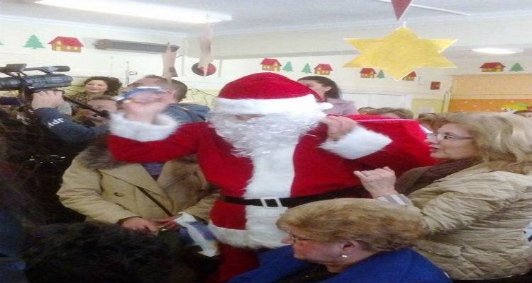 &Omicron; Ά&gamma;&iota;&omicron;&sigmaf; &Beta;&alpha;&sigma;ί&lambda;&eta;&sigmaf; έ&phi;&tau;&alpha;&sigma;&epsilon; &sigma;&tau;&omicron;&nu; &Delta;&eta;&mu;&omicron;&tau;&iota;&kappa;ό &Pi;&alpha;&iota;&delta;&iota;&kappa;ό &Sigma;&tau;&alpha;&theta;&mu;ό &Mu;ύ&rho;&iota;&nu;&alpha;&sigmaf; &kappa;&alpha;&iota; &mu;&omicron;ί&rho;&alpha;&sigma;&epsilon; &delta;ώ&rho;&alpha; (photos)