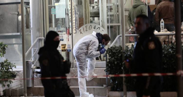 &Beta;ά&rho;&eta;: &laquo;&Pi;ό&lambda;&epsilon;&mu;&omicron;&sigmaf;&raquo; &mu;&alpha;&phi;&iota;ό&zeta;&omega;&nu; &tau;&omicron;&upsilon; &Mu;&alpha;&upsilon;&rho;&omicron;&beta;&omicron;&upsilon;&nu;ί&omicron;&upsilon; &pi;ί&sigma;&omega; &alpha;&pi;ό &tau;&eta;&nu; &epsilon;&kappa;&tau;έ&lambda;&epsilon;&sigma;&eta; | &Pi;&omicron;&iota;&omicron;&iota; ή&tau;&alpha;&nu; &tau;&alpha; &theta;ύ&mu;&alpha;&tau;&alpha;