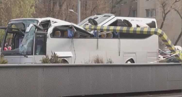 &Tau;&rho;&omicron;&chi;&alpha;ί&omicron; &delta;&upsilon;&sigma;&tau;ύ&chi;&eta;&mu;&alpha; &sigma;&tau;&eta; &Rho;&omicron;&upsilon;&mu;&alpha;&nu;ί&alpha; &mu;&epsilon; &lambda;&epsilon;&omega;&phi;&omicron;&rho;&epsilon;ί&omicron; &mu;&epsilon; Έ&lambda;&lambda;&eta;&nu;&epsilon;&sigmaf; | Έ&nu;&alpha;&sigmaf; &nu;&epsilon;&kappa;&rho;ό&sigmaf;, &pi;&omicron;&lambda;&lambda;&omicron;ί &tau;&rho;&alpha;&upsilon;&mu;&alpha;&tau;ί&epsilon;&sigmaf;