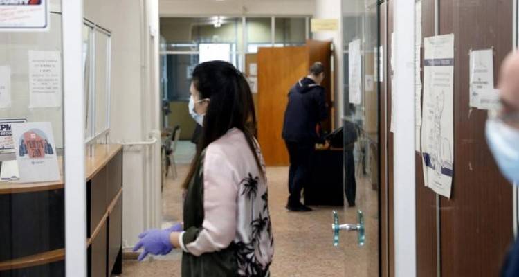 &Epsilon;&mu;&beta;ό&lambda;&iota;&omicron; &gamma;&iota;&alpha; &tau;&omicron;&nu; &kappa;&omicron;&rho;&omega;&nu;&omicron;ϊό: &Alpha;&nu;&epsilon;&mu;&beta;&omicron;&lambda;ί&alpha;&sigma;&tau;&omicron;&iota; 3 &sigma;&tau;&omicron;&upsilon;&sigmaf; 10 &delta;&eta;&mu;&omicron;&tau;&iota;&kappa;&omicron;ύ&sigmaf; &upsilon;&pi;&alpha;&lambda;&lambda;ή&lambda;&omicron;&upsilon;&sigmaf; &tau;&eta;&sigmaf; &chi;ώ&rho;&alpha;&sigmaf;