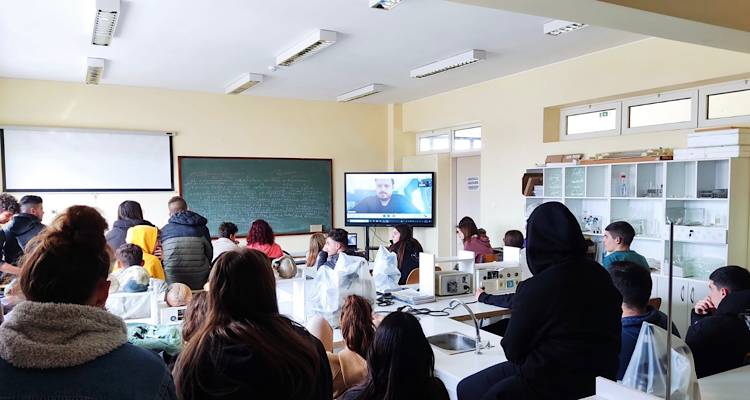&Delta;&iota;&alpha;&delta;&iota;&kappa;&tau;&upsilon;&alpha;&kappa;ή &sigma;&upsilon;&nu;ά&nu;&tau;&eta;&sigma;&eta; &sigma;&tau;&omicron; &Gamma;&Epsilon;&Lambda; &Mu;&omicron;ύ&delta;&rho;&omicron;&upsilon;, &sigma;&tau;&omicron; &pi;&lambda;&alpha;ί&sigma;&iota;&omicron; &tau;&omicron;&upsilon; &Sigma;&chi;&omicron;&lambda;&iota;&kappa;&omicron;ύ &Epsilon;&pi;&alpha;&gamma;&gamma;&epsilon;&lambda;&mu;&alpha;&tau;&iota;&kappa;&omicron;ύ &Pi;&rho;&omicron;&sigma;&alpha;&nu;&alpha;&tau;&omicron;&lambda;&iota;&sigma;&mu;&omicron;ύ