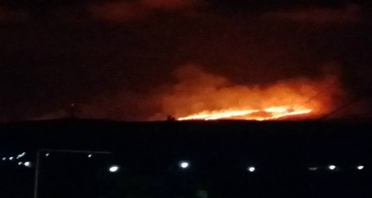 &Lambda;ή&mu;&nu;&omicron;&sigmaf;: &Sigma;&epsilon; &epsilon;&xi;έ&lambda;&iota;&xi;&eta; &eta; &pi;&upsilon;&rho;&kappa;&alpha;&gamma;&iota;ά &sigma;&tau;&omicron; &Mu;&omicron;ύ&delta;&rho;&omicron; | &Mu;ά&chi;&eta; &mu;&epsilon; &tau;&iota;&sigmaf; &phi;&lambda;ό&gamma;&epsilon;&sigmaf; &delta;ί&nu;&omicron;&upsilon;&nu; &omicron;&iota; &delta;&upsilon;&nu;ά&mu;&epsilon;&iota;&sigmaf; &tau;&omicron;&upsilon; &nu;&eta;&sigma;&iota;&omicron;ύ (photos)