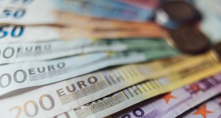 &laquo;Έ&rho;&chi;&omicron;&nu;&tau;&alpha;&iota;&raquo; &tau;&alpha; &nu;έ&alpha; &chi;&alpha;&rho;&tau;&omicron;&nu;&omicron;&mu;ί&sigma;&mu;&alpha;&tau;&alpha; &tau;&omicron;&upsilon; &epsilon;&upsilon;&rho;ώ -&Tau;&iota; &theta;&alpha; &alpha;&pi;&epsilon;&iota;&kappa;&omicron;&nu;ί&zeta;&omicron;&upsilon;&nu;