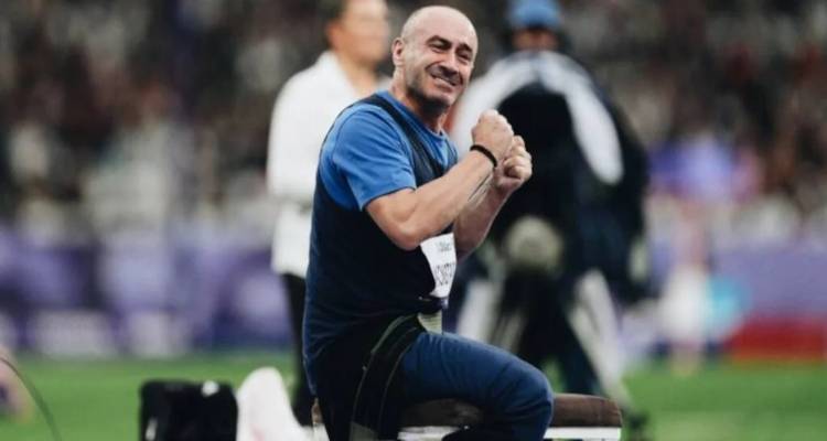 &Pi;&alpha;&rho;&alpha;&omicron;&lambda;&upsilon;&mu;&pi;&iota;&alpha;&kappa;&omicron;ί &Alpha;&gamma;ώ&nu;&epsilon;&sigmaf;: &Delta;&iota;&pi;&lambda;ό&sigmaf; &epsilon;&lambda;&lambda;&eta;&nu;&iota;&kappa;ό&sigmaf; &theta;&rho;ί&alpha;&mu;&beta;&omicron;&sigmaf; &mu;&epsilon; &laquo;&chi;&rho;&upsilon;&sigma;ό&raquo; &Kappa;&omega;&nu;&sigma;&tau;&alpha;&nu;&tau;&iota;&nu;ί&delta;&eta; &kappa;&alpha;&iota; &laquo;&chi;ά&lambda;&kappa;&iota;&nu;&omicron;&raquo; &Sigma;&tau;&epsilon;&phi;&alpha;&nu;ί&delta;&eta;!