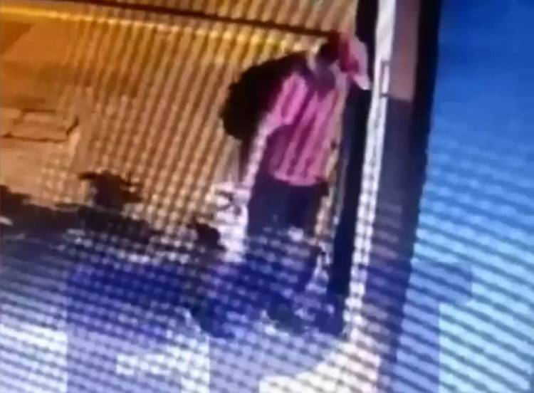 &Theta;&epsilon;&sigma;&sigma;&alpha;&lambda;&omicron;&nu;ί&kappa;&eta;: &Tau;&alpha;&upsilon;&tau;&omicron;&pi;&omicron;&iota;ή&theta;&eta;&kappa;&epsilon; &omicron; ά&nu;&delta;&rho;&alpha;&sigmaf; &pi;&omicron;&upsilon; &pi;&omicron;&delta;&omicron;&pi;ά&tau;&eta;&sigma;&epsilon; &kappa;&alpha;&iota; &sigma;&kappa;ό&tau;&omega;&sigma;&epsilon; &tau;&omicron; &gamma;&alpha;&tau;ά&kappa;&iota;