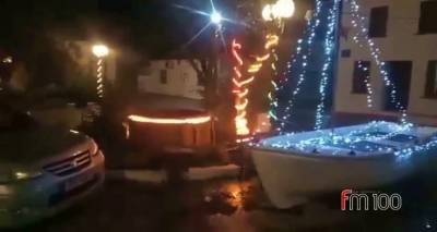 &Tau;&alpha; &Lambda;ύ&chi;&nu;&alpha; &laquo;&gamma;&iota;&omicron;&rho;&tau;ά&Zeta;&Omicron;&Upsilon;&Nu;&raquo; &Chi;&rho;&iota;&sigma;&tau;&omicron;ύ&gamma;&epsilon;&nu;&nu;&alpha; &mu;&epsilon; &pi;&alpha;&iota;&chi;&nu;ί&delta;&iota;&alpha;, &kappa;&epsilon;&rho;ά&sigma;&mu;&alpha;&tau;&alpha; &kappa;&alpha;&iota; &pi;&omicron;&lambda;&lambda;έ&sigmaf; &epsilon;&kappa;&pi;&lambda;ή&xi;&epsilon;&iota;&sigmaf;