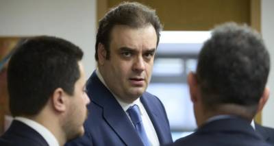 Le Monde: &Eta; &epsilon;&kappa;&delta;ί&kappa;&eta;&sigma;&eta; &tau;&eta;&sigmaf; &Alpha;&theta;ή&nu;&alpha;&sigmaf; -&Omicron; Έ&lambda;&lambda;&eta;&nu;&alpha;&sigmaf; &Pi;&iota;&epsilon;&rho;&rho;&alpha;&kappa;ά&kappa;&eta;&sigmaf; &sigma;&tau;&omicron; &tau;&iota;&mu;ό&nu;&iota; &tau;&omicron;&upsilon; Eurogroup, &iota;&sigma;&tau;&omicron;&rho;&iota;&kappa;ή &nu;ί&kappa;&eta;