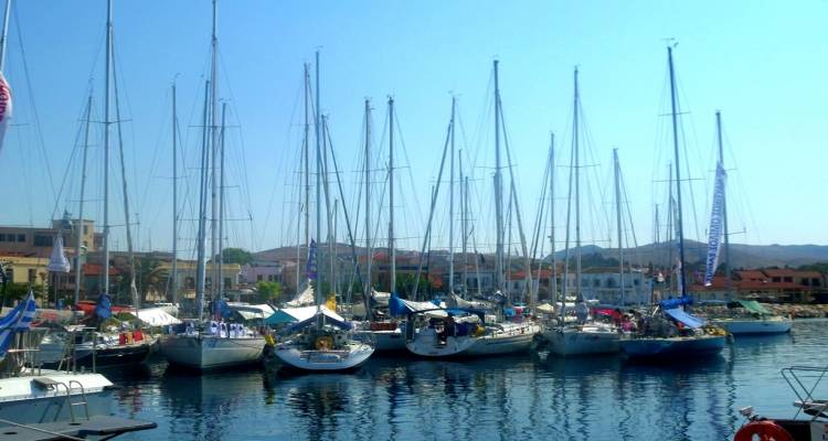 &Eta; &Lambda;ή&mu;&nu;&omicron;&sigmaf; &sigma;&tau;&omicron; &epsilon;&pi;ί&kappa;&epsilon;&nu;&tau;&rho;&omicron; &tau;&eta;&sigmaf; Aegean Regatta 2025: &Pi;ύ&lambda;&eta; &epsilon;&iota;&sigma;ό&delta;&omicron;&upsilon; &gamma;&iota;&alpha; &tau;&omicron; &mu;&epsilon;&gamma;ά&lambda;&omicron; &iota;&sigma;&tau;&iota;&omicron;&pi;&lambda;&omicron;ϊ&kappa;ό &gamma;&epsilon;&gamma;&omicron;&nu;ό&sigmaf; &tau;&omicron;&upsilon; &Alpha;&iota;&gamma;&alpha;ί&omicron;&upsilon;
