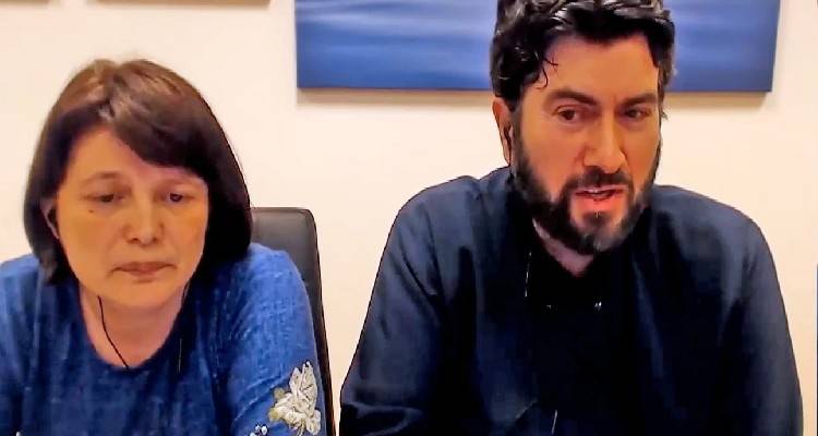 &laquo;&Kappa;&iota;&beta;&omega;&tau;ό&sigmaf;&raquo;: &Nu;&omicron;ί&kappa;&iota;&alpha;&sigma;&alpha;&nu; &sigma;&pi;ί&tau;&iota; &omicron; &pi;. &Alpha;&nu;&tau;ώ&nu;&iota;&omicron;&sigmaf; &kappa;&alpha;&iota; &eta; &pi;&rho;&epsilon;&sigma;&beta;&upsilon;&tau;έ&rho;&alpha; | &Mu;&epsilon;&tau;ά &tau;&eta;&nu; &alpha;&pi;&omicron;&mu;ά&kappa;&rho;&upsilon;&nu;&sigma;ή &tau;&omicron;&upsilon;&sigmaf; &alpha;&pi;ό &tau;&eta; &delta;&omicron;&mu;ή &sigma;&tau;&omicron;&nu; &Kappa;&omicron;&lambda;&omega;&nu;ό