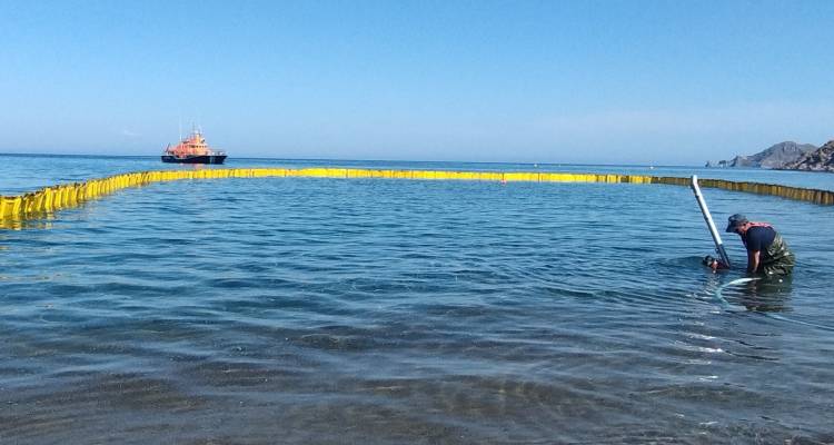 &Lambda;ή&mu;&nu;&omicron;&sigmaf;: Ά&sigma;&kappa;&eta;&sigma;&eta; &gamma;&iota;&alpha; &tau;&eta;&nu; &kappa;&alpha;&tau;&alpha;&pi;&omicron;&lambda;έ&mu;&eta;&sigma;&eta; &rho;ύ&pi;&alpha;&nu;&sigma;&eta;&sigmaf; &sigma;&tau;&eta;&nu; &pi;&alpha;&rho;&alpha;&lambda;ί&alpha; &Alpha;&upsilon;&lambda;ώ&nu;&alpha; (photos)