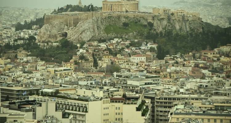 Έ&nu;&alpha; &pi;έ&pi;&lambda;&omicron; &alpha;&phi;&rho;&iota;&kappa;&alpha;&nu;&iota;&kappa;ή&sigmaf; &sigma;&kappa;ό&nu;&eta;&sigmaf; &pi;ά&nu;&omega; &alpha;&pi;ό &tau;&eta;&nu; &Alpha;&theta;ή&nu;&alpha; | Έ&rho;&chi;&epsilon;&tau;&alpha;&iota; &kappa;&alpha;&iota; &nu;έ&omicron; &kappa;ύ&mu;&alpha; &alpha;&pi;ό &Kappa;&upsilon;&rho;&iota;&alpha;&kappa;ή, &delta;&epsilon;ί&tau;&epsilon; &epsilon;&iota;&kappa;ό&nu;&epsilon;&sigmaf;