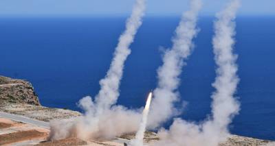 130 &Sigma;.&Mu;: &Epsilon;&kappa;&tau;έ&lambda;&epsilon;&sigma;&eta; &sigma;&tau;&rho;&alpha;&tau;&iota;&omega;&tau;&iota;&kappa;ώ&nu; &beta;&omicron;&lambda;ώ&nu; &sigma;&tau;&omicron; &pi;&epsilon;&delta;ί&omicron; &beta;&omicron;&lambda;ή&sigmaf; &laquo;&Pi;&alpha;&rho;&alpha;&delta;&epsilon;&iota;&sigma;ί&omicron;&upsilon;&raquo;